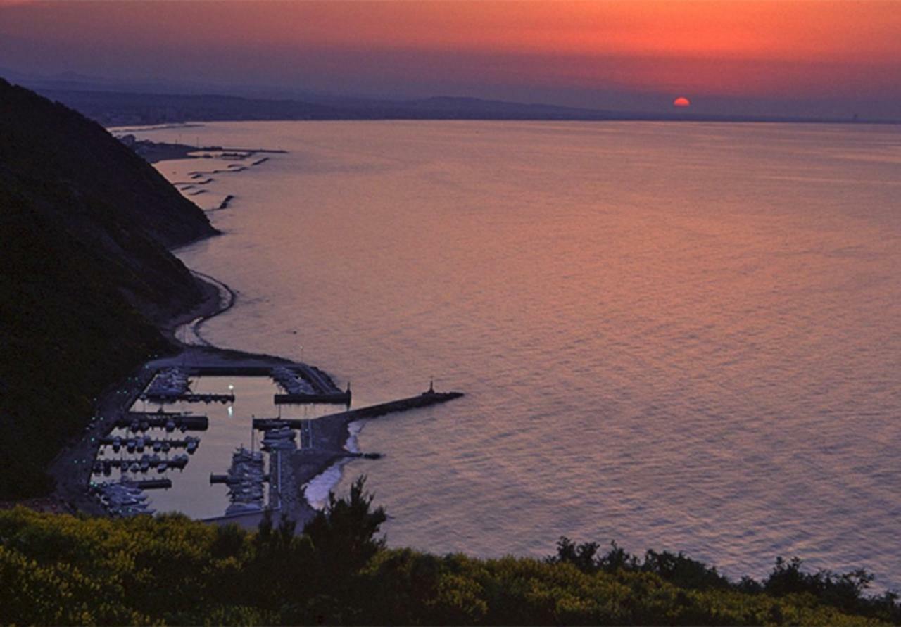 Aparthotel Casamare Gabicce Gabicce Mare Exterior foto